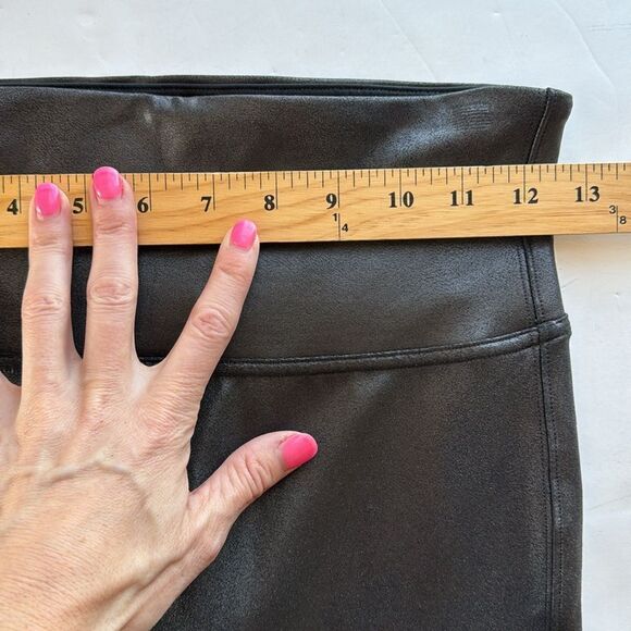 SPANX Women’s Sz Medium Petite Faux Leather High Rise Leggings Black Compression - Picture 12 of 14